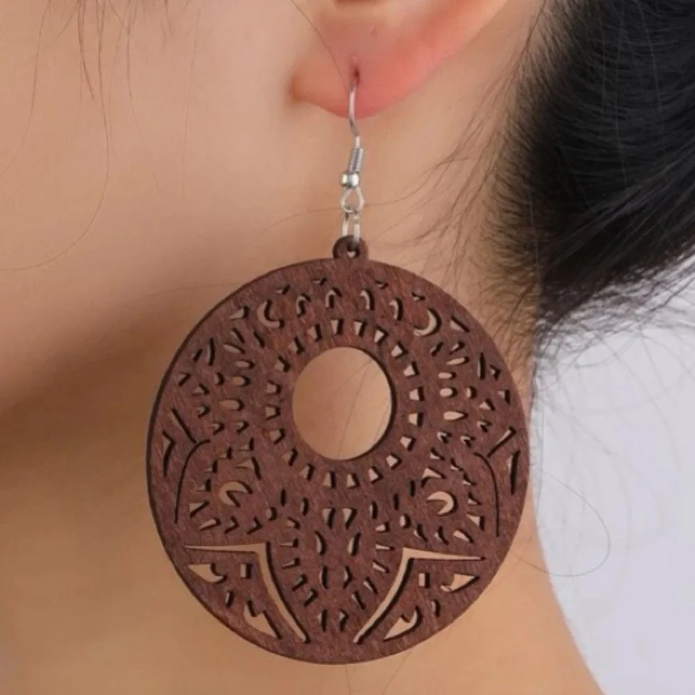 🔴 Wood Laser Cut Round Earrings - Picture 1 of 4